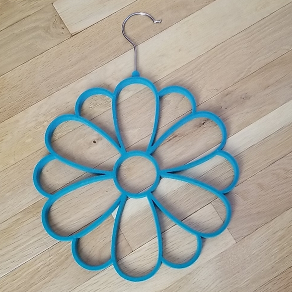 Flower Scarf Hanger - Picture 1 of 2
